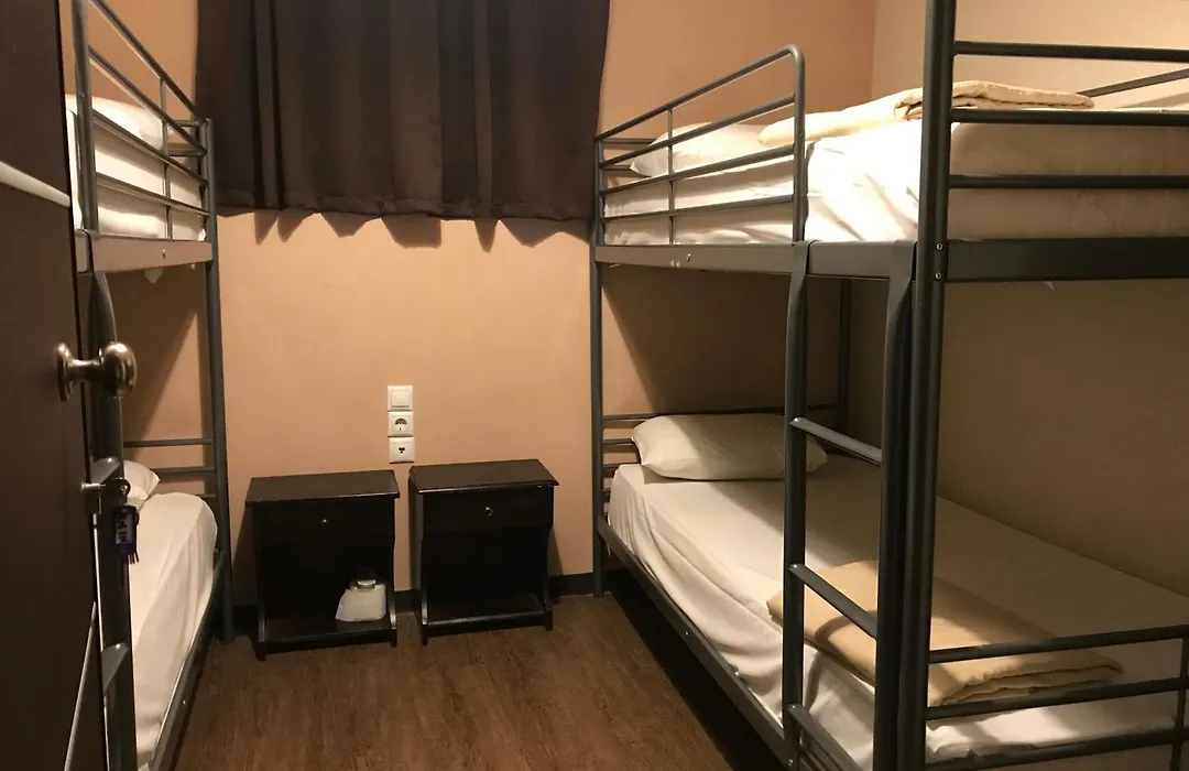 Pella Inn Hostel-1