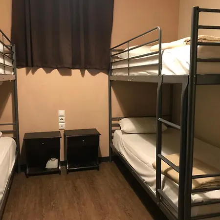 Pella Inn Hostel-3