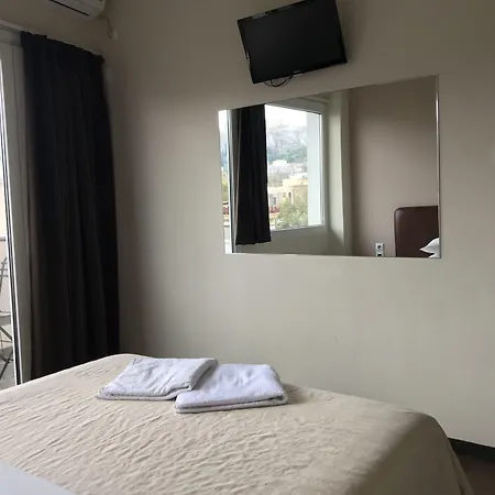 Pella Inn Hostel-2